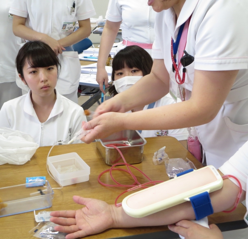 初めて人に針を刺すのは心臓バクバク(+o+)