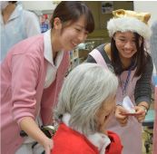 病棟クリスマス会で学生サンタが大活躍！｜看護学生サイト 船橋二和病院・千葉健生病院